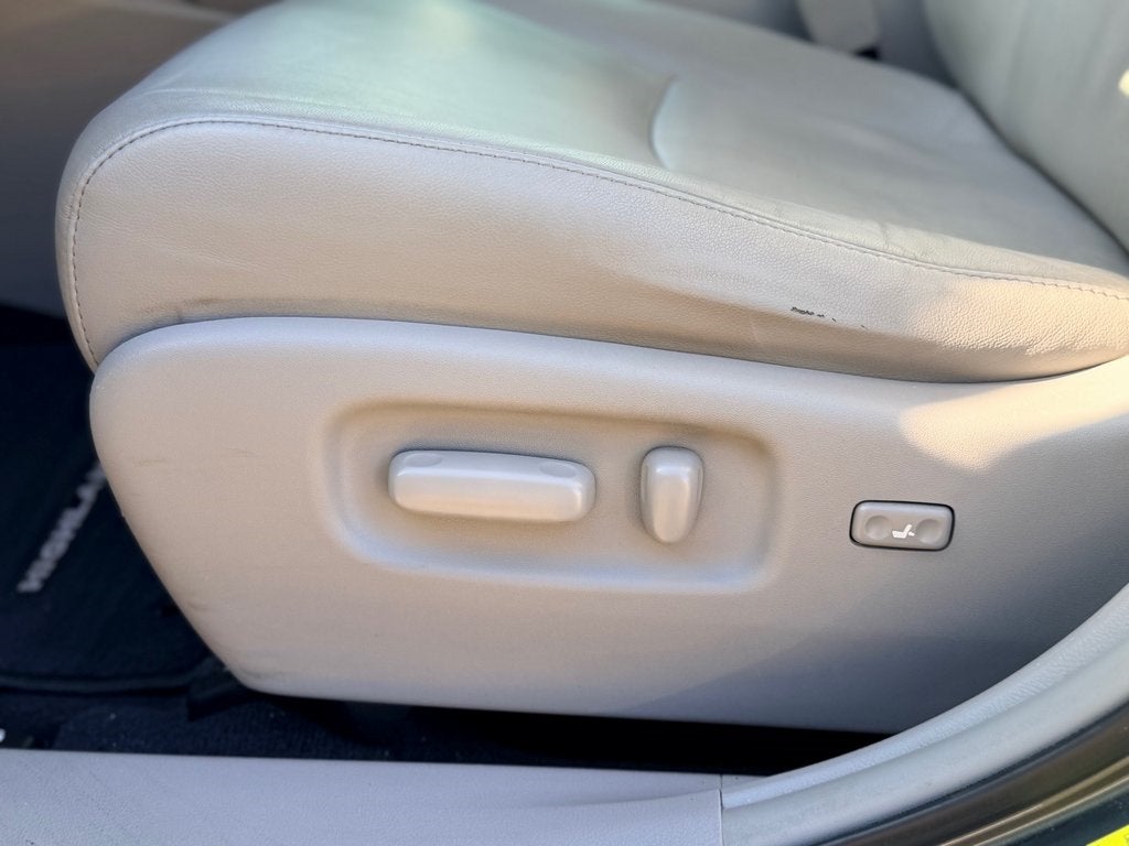 2013 Toyota HIGHLANDER SE