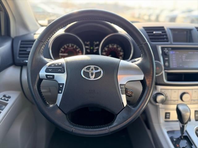 2013 Toyota HIGHLANDER SE
