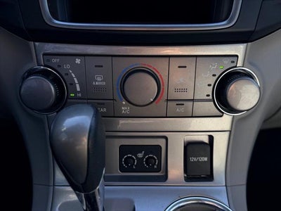 2013 Toyota HIGHLANDER SE