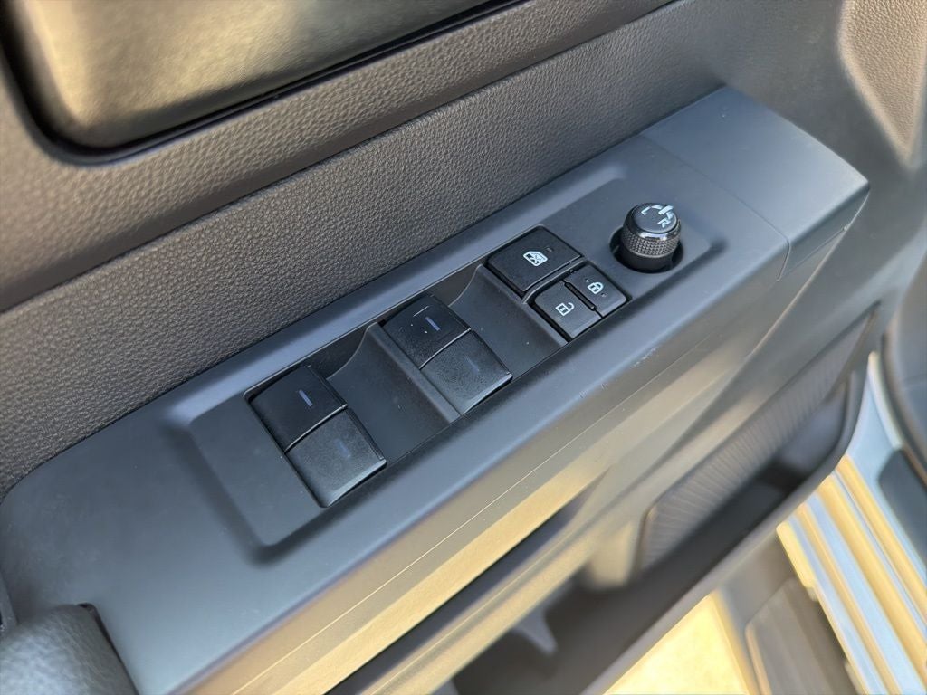 2023 Toyota TUNDRA 4X4 SR