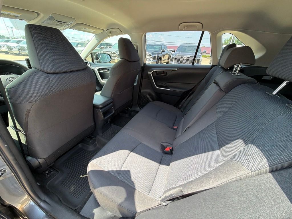 2020 Toyota RAV4 LE