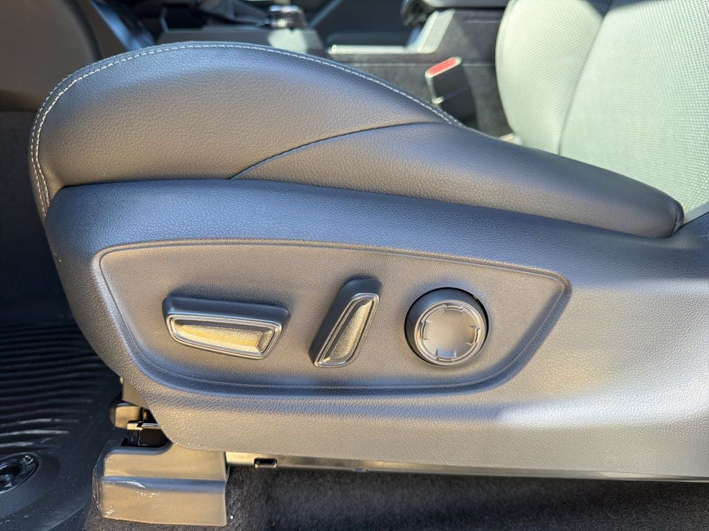 2025 Toyota Tacoma TRD Off Road - Photo 10